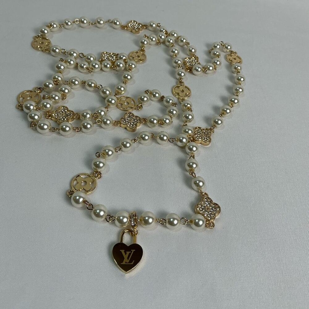 Louis Vuitton Simulated White Pearl Gold Rhinestone Necklace - Picture 2 of 12